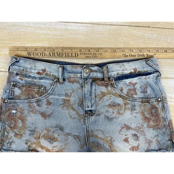 Free People Floral Denim Jean Shorts Size 30 (33w) Women’s Distressed - Picture 6 of 7